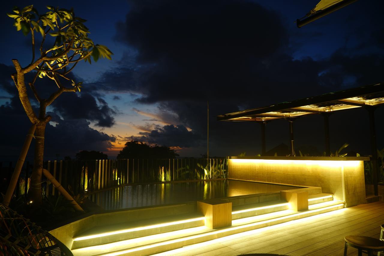 Borough Capsule Hostel Bali Legian Exterior foto