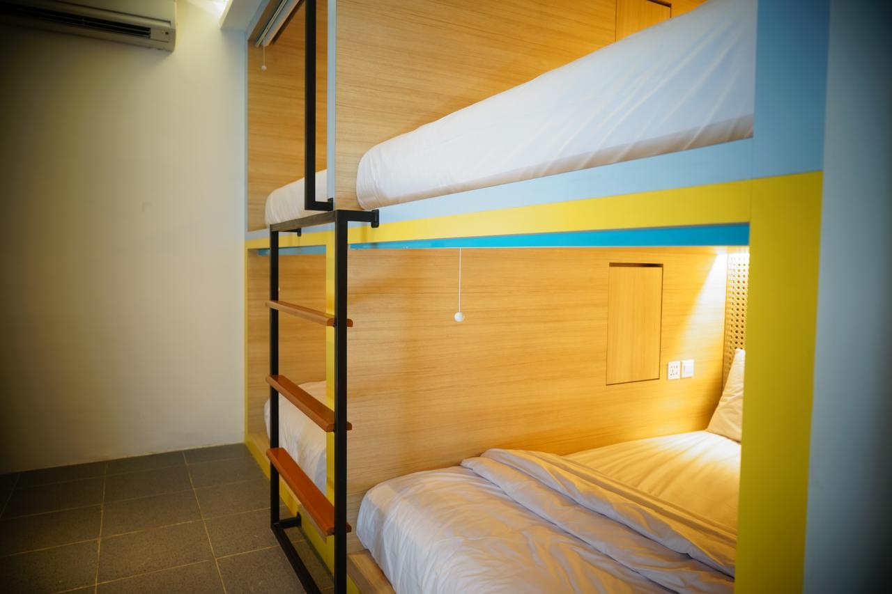 Borough Capsule Hostel Bali Legian Exterior foto