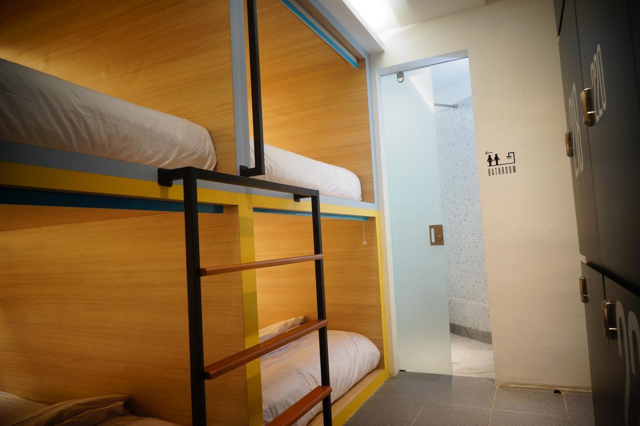 Borough Capsule Hostel Bali Legian Exterior foto